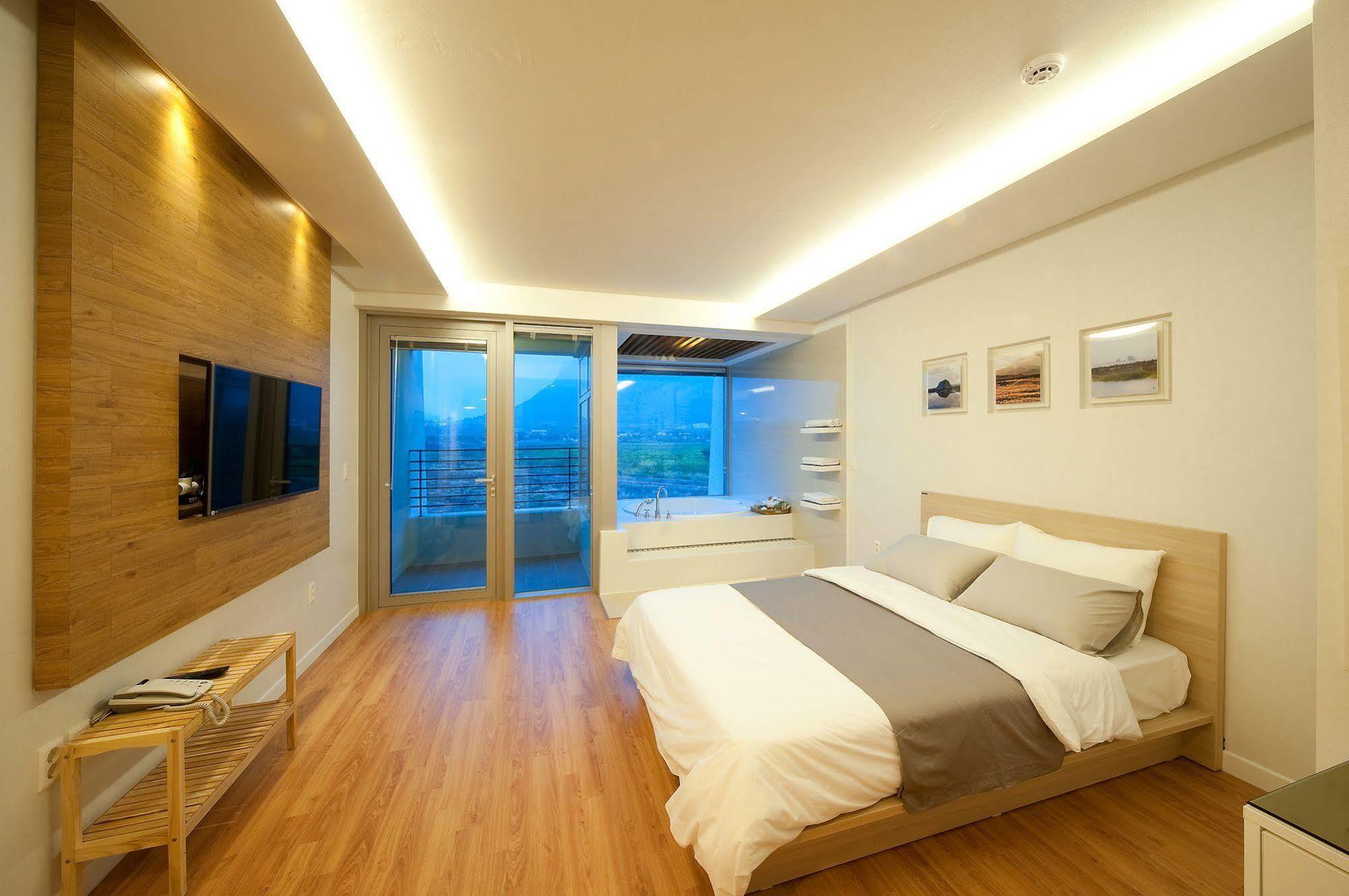 Comma&Spa Resort Seogwipo Exteriör bild